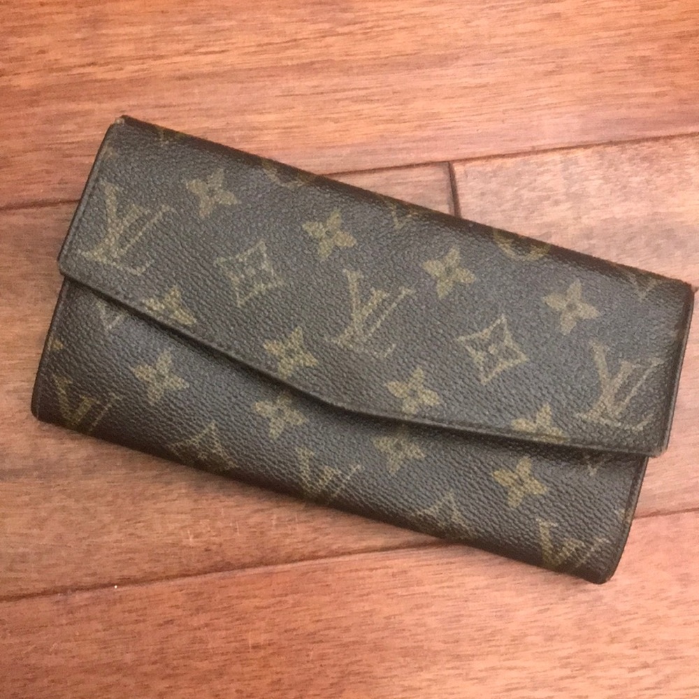 SOLD Louis Vuitton vintage Sarah long wallet